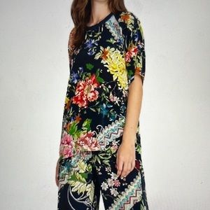 Johnny Was | Top 100% Silk size Medium in excellent condition